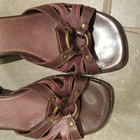 - - Women's Indigo brown leather sandals with funky heel.  Size 8 1/2 - Picture 4 of 6